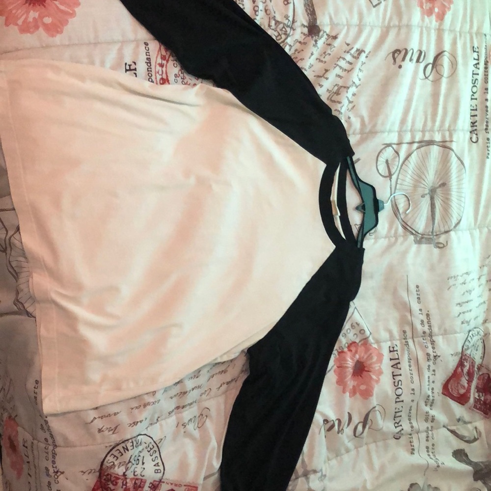 Large (US) H&M black & white baseball tee